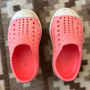 Native Hot Pink Glitter Size 6